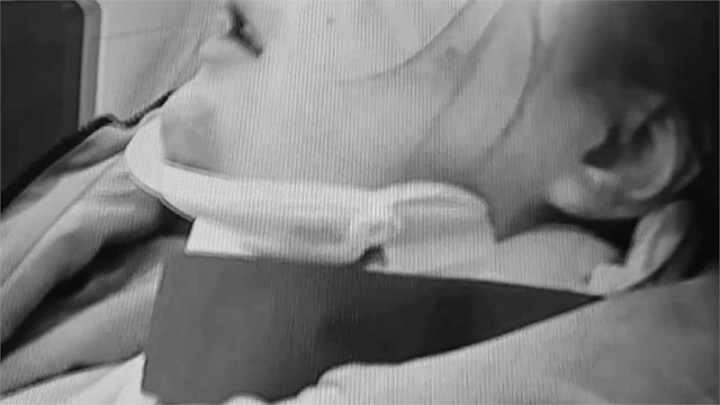 騎士塑膠桶被吹飛 後方機車閃避不及撞上慘摔