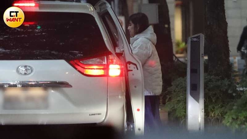 結束運動後Selina搭車前往南港訪友。（圖／本刊攝影組）