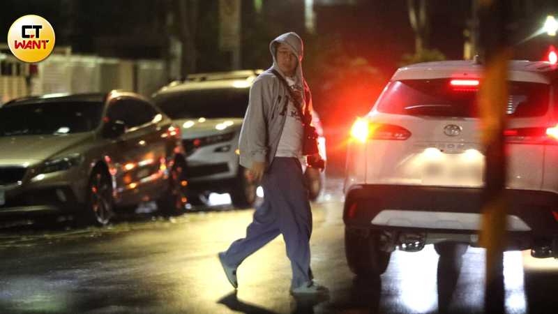 Selina的另一半小徐，則在13分鐘後現身該處，與Selina會合。（圖／本刊攝影組）