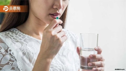 吃藥千萬別只喝一口水！藥師警告恐釀食道潰瘍