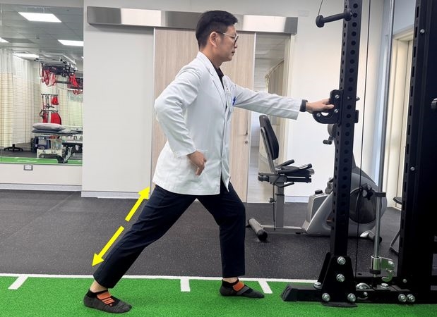 走春腳底痛？物理治療師解析「足底筋膜炎」教你3步驟自救