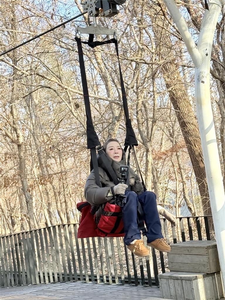 籃籃慘遭「踩臉按摩」痛到失聲！圓臉神奇變V臉