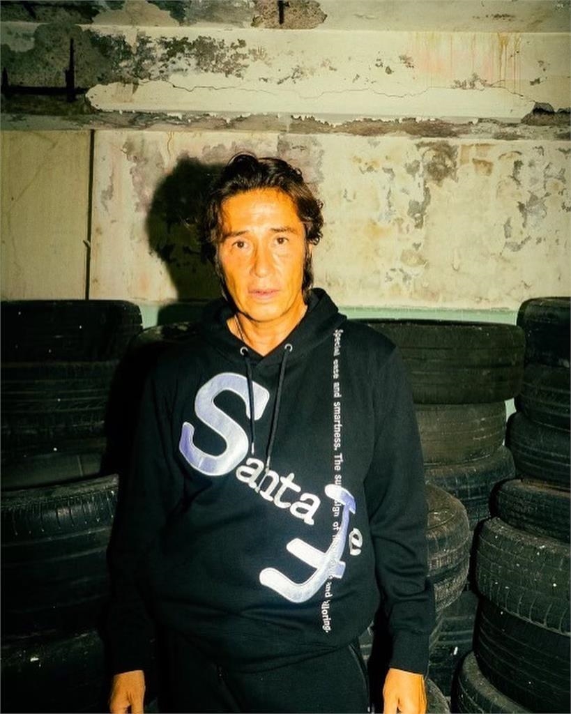 64歲大咖男星「詐騙犯→噁男」！蹲7年苦牢「出獄又猥褻2女」超慘下場曝光