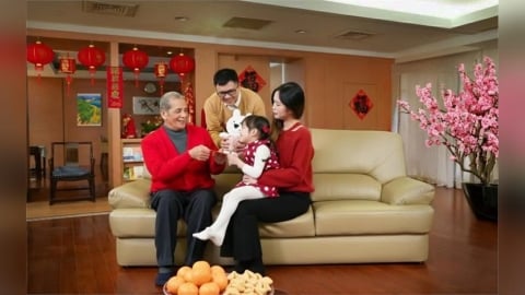 長輩滑短影音要留意　台北慈濟醫師提三招守護身心健康