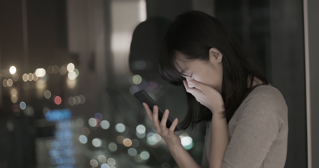 不要忽視任何細微、卻足以讓人崩潰的孤單情緒信號。圖/123RF圖庫