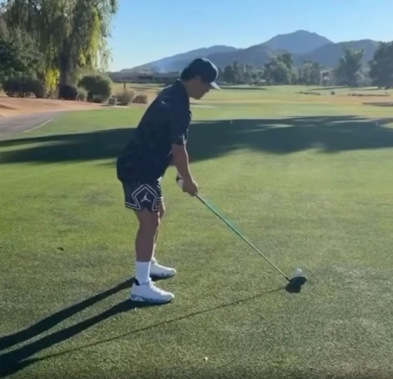 經典賽(影)/山本由伸的高球揮桿速度太驚人!前PGA名將丸山茂樹陪同練球