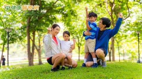 寒假是培養運動習慣好時機!兒科醫教0到18歲這樣動 3件事是重點