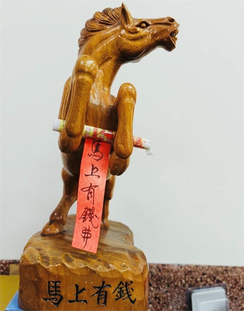 貓的報恩真的來了?男大生靠AI靈感刮中百萬!