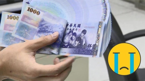 年前衝銀行搶換新鈔被轟炸5天　行員「數到手抖」崩潰：做夢都在數鈔票！