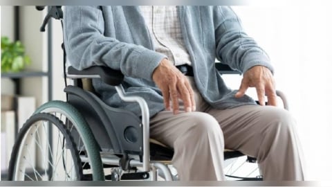 病房飄尿騷味！女兒誤會老父又失禁　醫揭真相：不是尿褲子