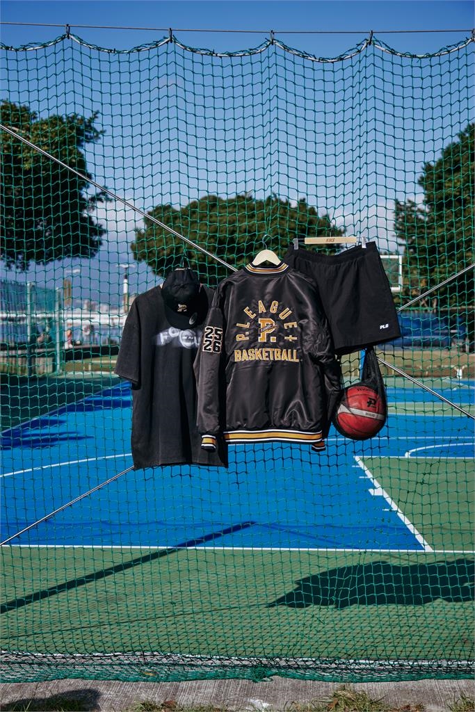 PLG(影)／KIKS攜手PLG推出聯名服飾！「運動潮流」穿梭於日常造型