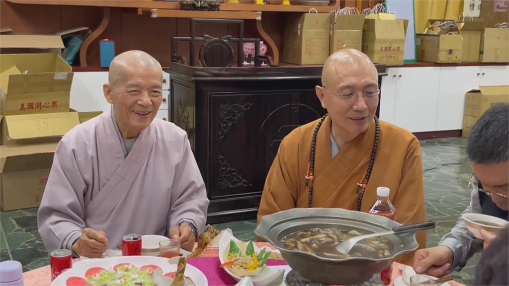 高雄元亨寺馬年平安宴信徒熱鬧同歡　十道特色素菜色香味俱全