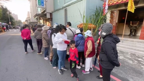 蛋捲名店「福義軒」排長龍 線上登記抽籤減少排隊時間