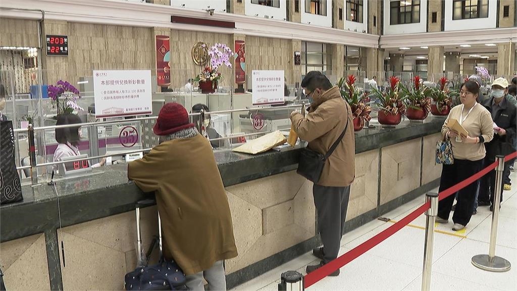 收新鈔「直接揉爛」變店員SOP？理由讓萬人傻眼「同行認了」：超級困擾