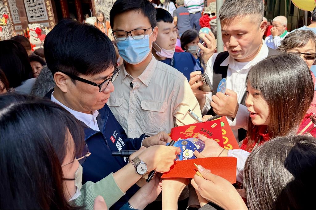 快新聞/人氣超旺!陳其邁高雄3區走春拜廟 祈願國家繁榮進步、馬上成功