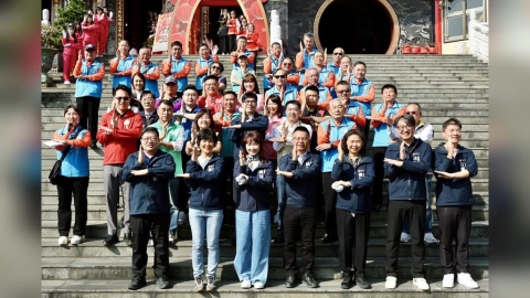 人氣超旺！陳其邁高雄3區走春拜廟　祈願國家繁榮進步、馬上成功