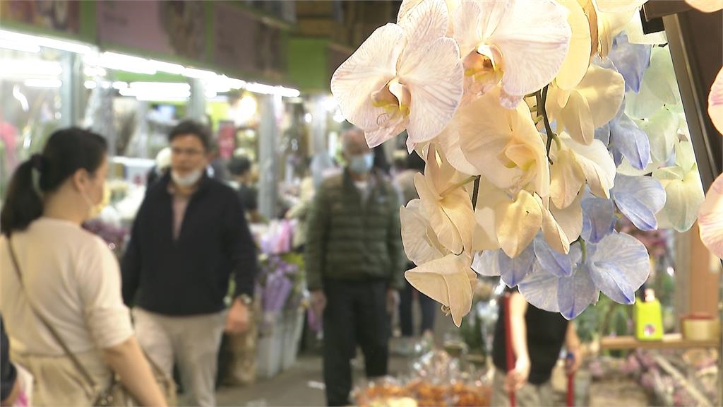 春節連假+西洋情人節　台北花市一早湧入採買人潮