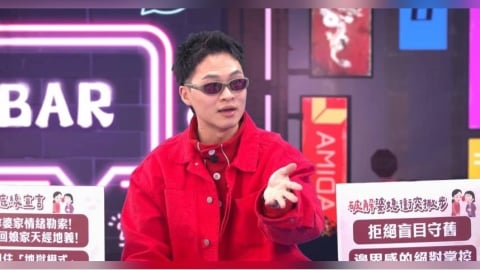 男星教長輩學敲門出奇招　全裸「大象甩」守住隱私邊界