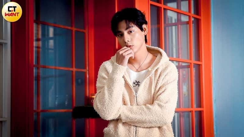 各務孝太為戲瘋狂減重7公斤，還把自己曬黑三倍，一度黑到被空姐誤認為菲律賓人。（圖／侯世駿攝）