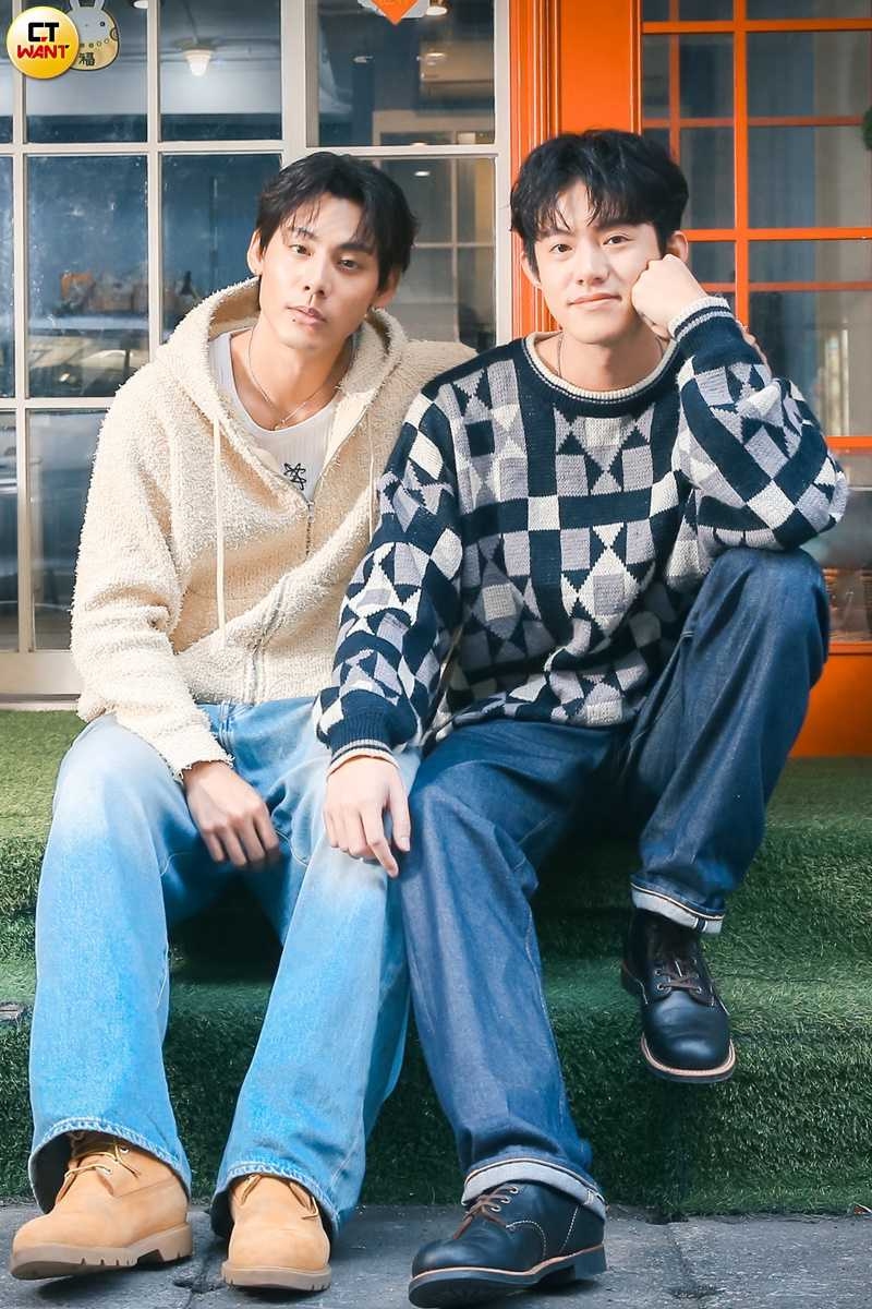 余杰恩（右）是各務孝太的專屬翻譯，唯獨他能秒懂自創的「孝太語」，連「眼泳（蛙鏡）」都猜得出來。（圖／侯世駿攝）