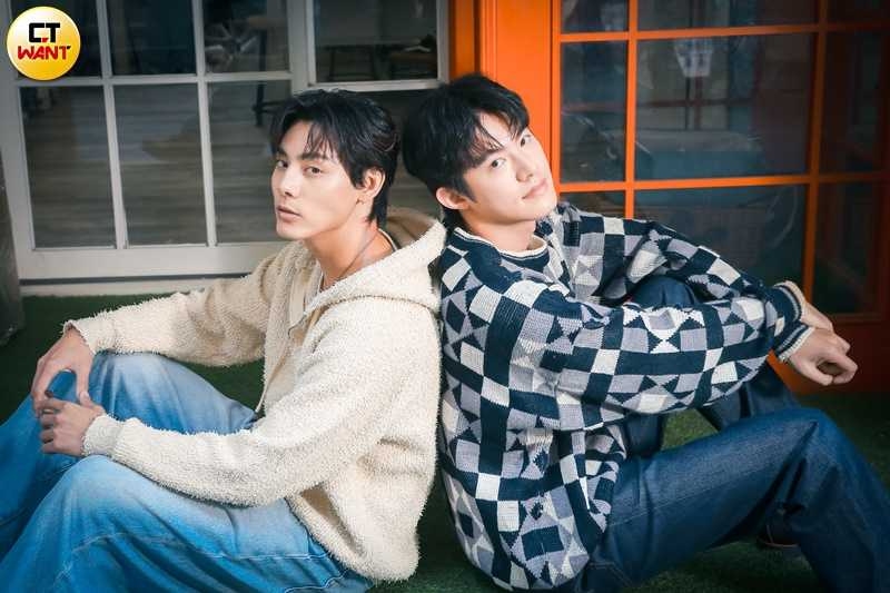 各務孝太（左）新年想考大卡車執照，余杰恩神建議：「那你可以改考遊覽車，載我們跑通告！」（圖／侯世駿攝）