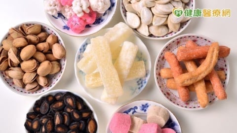 想吃點心又怕胖?營養師大推「過年6類組合」兼顧心情與健康