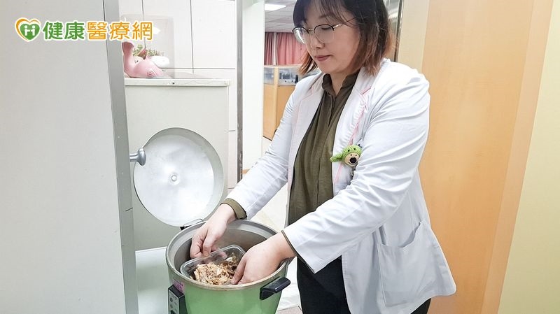 年菜不要勉強一再加熱吃!營養師:「這時間」內吃完佳