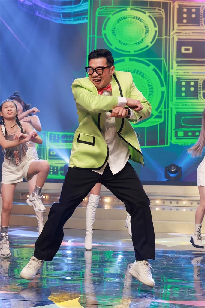 馬力歐跳開場C位主秀!50人齊跳讓他直呼「你們知道這壓力多大嗎?」