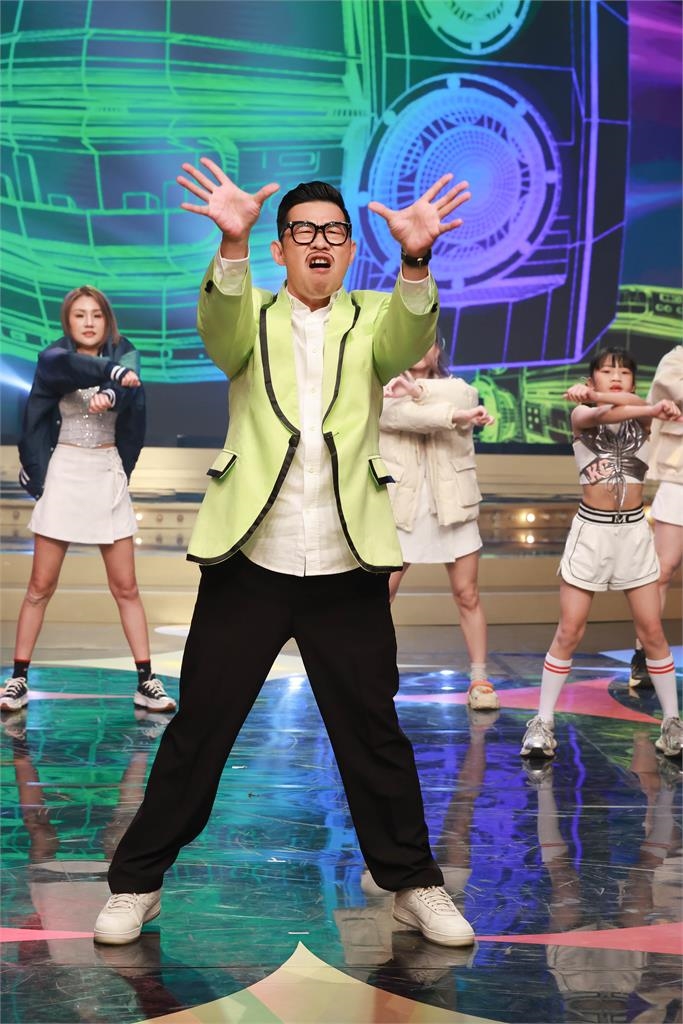 馬力歐跳開場C位主秀!50人齊跳讓他直呼「你們知道這壓力多大嗎?」