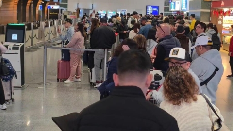 都還沒開櫃! 桃機出境排隊「看嘸盡頭」 旅客:提早近5小時到
