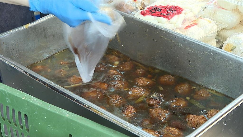 除夕夜圍爐團圓夜！北市東門市場湧人潮