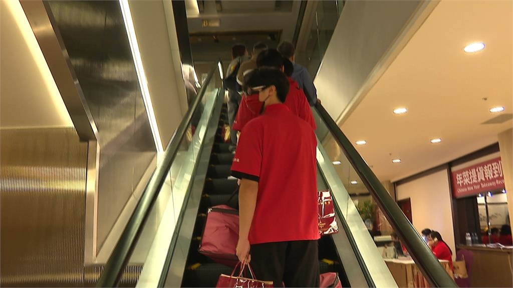 魏哲家光顧爆紅餐廳除夕只做外帶　飯店年菜熱銷6千份