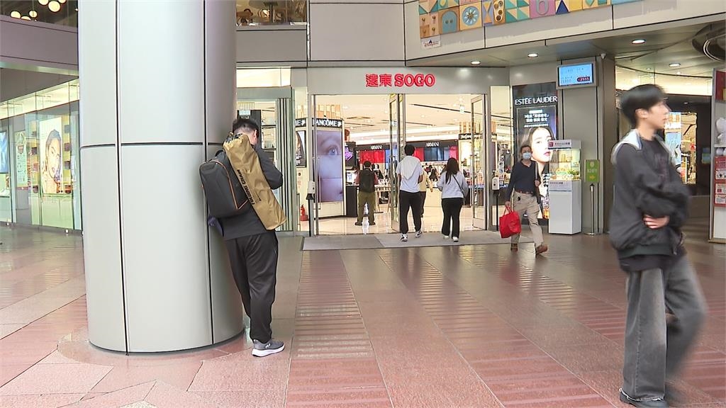 搶百貨福袋頭香! 民眾提前22hrs卡位 超商祭黃金.台積電股票