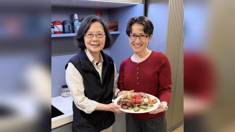 除夕再同桌！小英揪「咪琴」守歲　年夜飯超狂菜色曝光