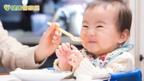 過年想讓寶寶一起吃？營養師教4字口訣　家長一定要注意