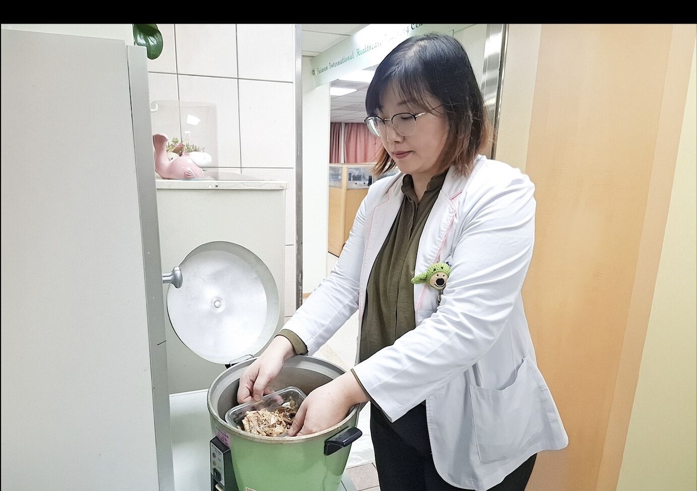 剩年菜加熱就沒事? 營養師曝「整鍋反覆加熱」腸胃炎最大地雷 6 剩年菜加熱就沒事? 營養師曝「整鍋反覆加熱」腸胃炎最大地雷 5