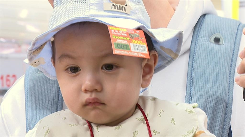 初一搶福袋! 頭獎抽名車.黃金 頭香民眾夜排2天