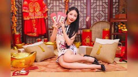 啦啦隊／樂天女孩「彭彭」旗袍扮相拜年  大年初一送祝福許願想當花蓮觀光大使