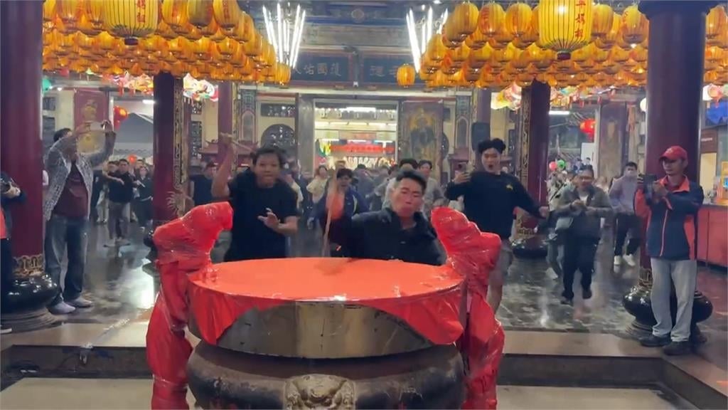 超狂！西螺福興宮搶頭香　廖博彥二度獲「頭香狀元」