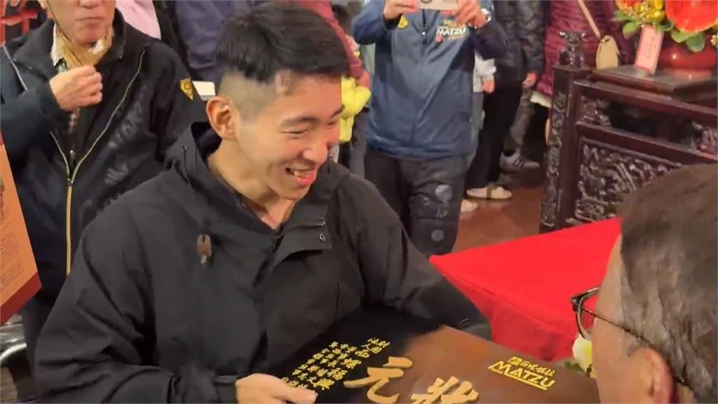 超狂！西螺福興宮搶頭香　廖博彥二度獲「頭香狀元」