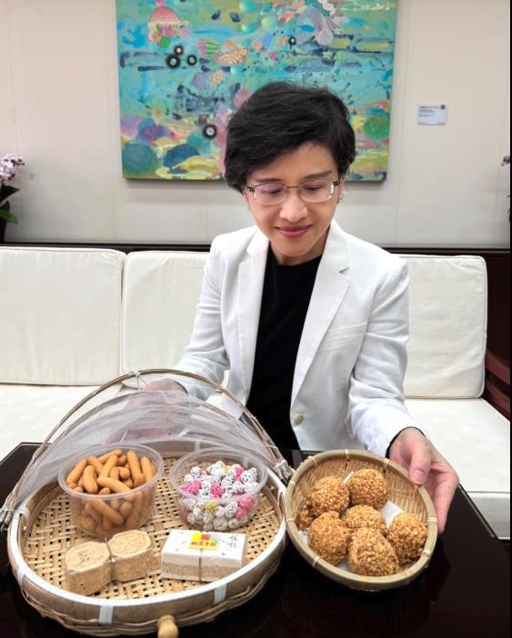 端出「過年傳統4點心」吃過不會唸！鄭麗君曝正解網讚：不愧正港台灣人