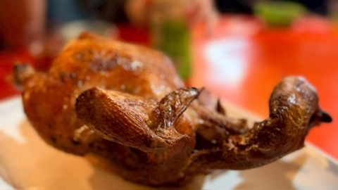 過年圍爐必備「全雞」！專家揭密「鴨鵝不能上桌」：一字諧音藏「大吉」