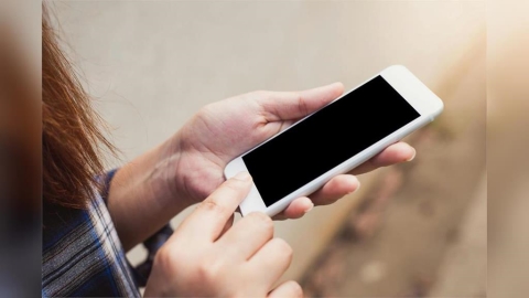 過年別只顧滑手機!短影音上癮傷大腦 恐致注意力降低、憂鬱風險增