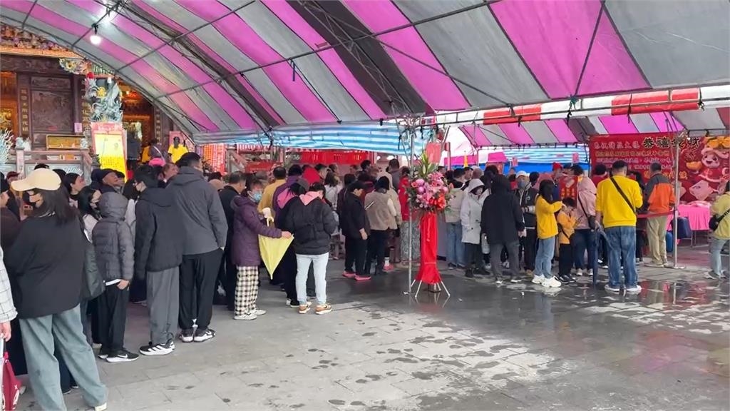 快新聞／春節最甜廟宇！宜蘭慈皇宮「奶凍吃到飽」連發5天　信徒大排長龍