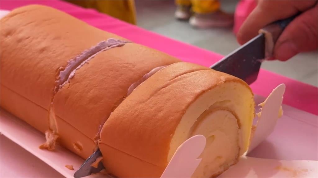 快新聞／春節最甜廟宇！宜蘭慈皇宮「奶凍吃到飽」連發5天　信徒大排長龍