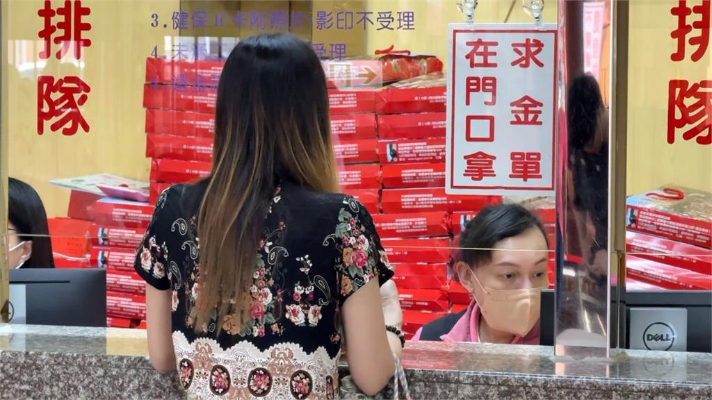 竹山紫南宮借4億發財金還願7億　中寮石龍宮湧大批香客來吃泡麵