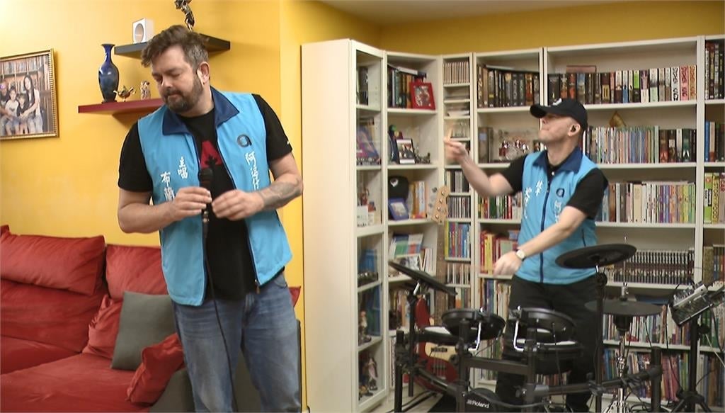 外國人唱台語歌爆紅！　「阿逗仔樂團」深耕台灣１８年