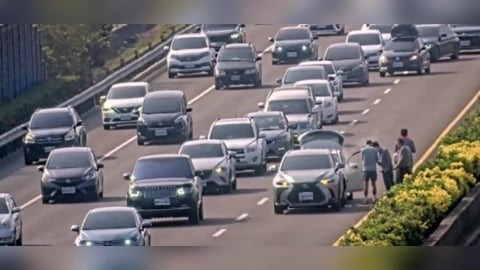 初二下午國道多路段易塞 國5南向「17時後再出發」