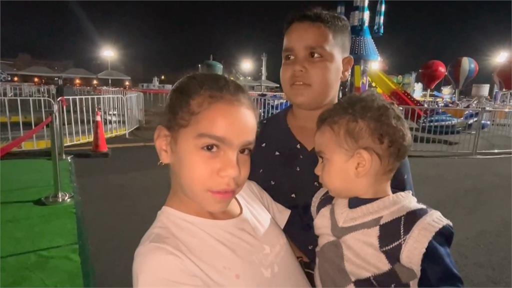 高雄"超人力霸王"魅力難擋 外國客朝聖打卡