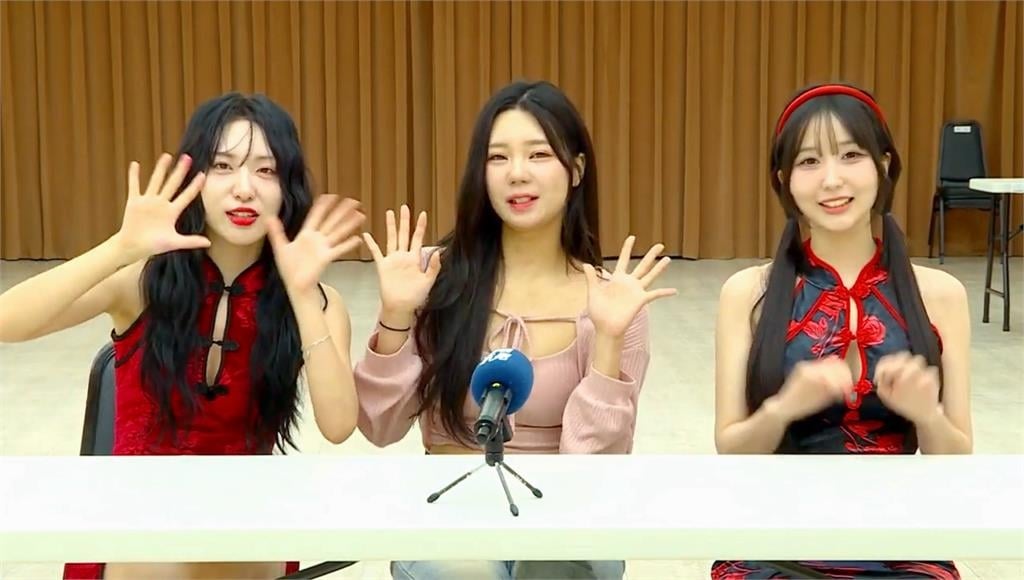 TokkiCutie三本柱來囉！　李素泳、朴恩惠、金世星同框拜年